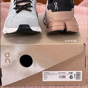 ON Cloud “Cloudswift” running shoes